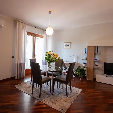 Life - New Eur Torrino Apartment *