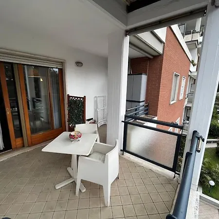 Life - New Eur Torrino Apartment *